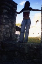 In den Ruinen des Schlosses Spizhskogo / ***