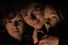 Trio / ***