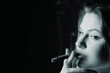 Girl mit einer Zigarre / ++++++++++++++++