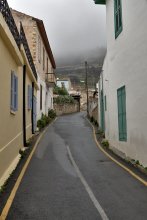 Eine Straße in die Wolken / ***