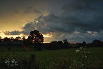 Das Wetter ändert sich... / Ein Sonnenuntergang mit Wolken.