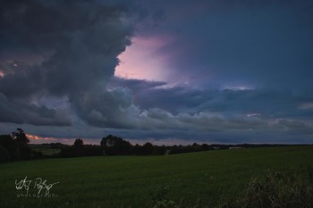 Epischer Himmel / Dramatischer Sonnenuntergang.