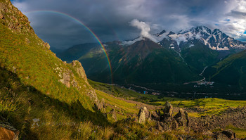 Rainbow in den Bergen / ***