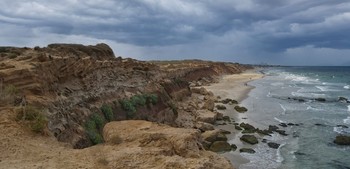 Rocky shore / ***