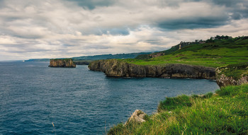 Vistas de acantilados (Asturias) / Zona de Asturias con acantilados (Llanes, Asturias-España)