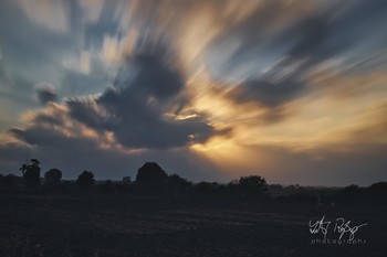 Ragnarök / Ein Sturm kommt auf.