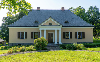 Haus am Fluss / https://vk.com/e.vaguro

https://www.instagram.com/vaguro_v_u_v/

https://web.facebook.com/evgeniy.vagouro

https://www.pexels.com/ru-ru/@10472344