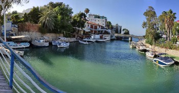 Boats / boats on the shore