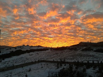 Gorgeous sunset on a winter day / Amazing combination of snow and sun