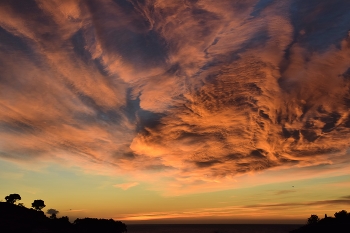 November dawn / November sunrise with clouds on the horizon over the sea