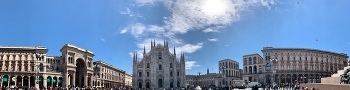 Piazza Duomo in Milan / Overview of Piazza Duomo in Milan