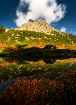 Autumn lake / Autumn in the High Tatras in Slovakia