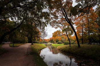 Im Herbst des Parks ... / ***