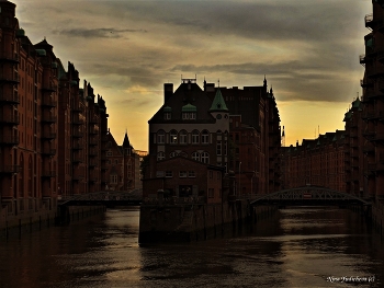 Wasserschloss Hamburg / ***