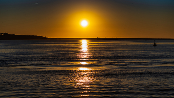 Puesta de sol / Puesta de sol en el rio Duero, Oporto-Portugal