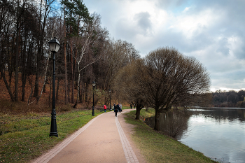 Im Herbst des Parks ... / ***