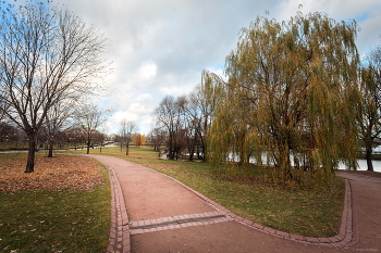 Im Herbst des Parks ... / ***