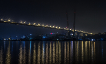 Golden Horn Bay / ***