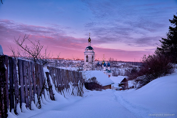 winter's evening / A winter evening with sunset in the town of Ples