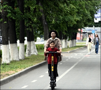 SPRING IN THE PARK / ***