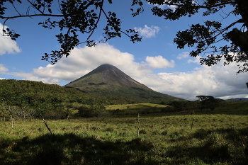 Arenal Volcano in Costa Rica was active until 2010 / ***