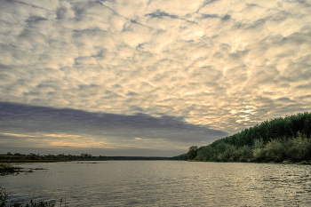 Wolkig Morgen. / ***