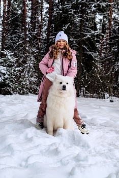 Mädchen mit Hund / ***