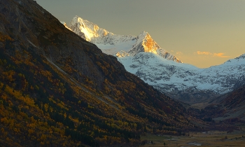 Sonnenuntergang in den Bergen / ***