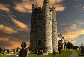 The round tower of Lusk / ***