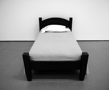 Bed / ***