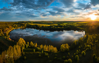 Mirror Lake / ***