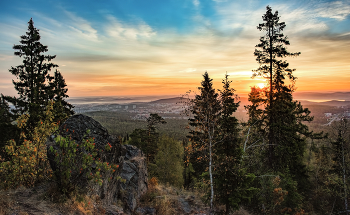 Morgendämmerung in den Bergen / ***