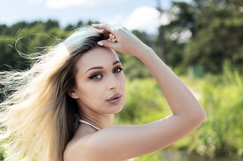 &nbsp; / ***