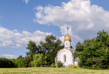 Chapel / ***