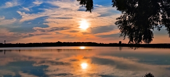 Sonnenuntergang auf dem See / ***
