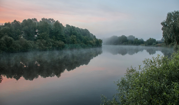 Sonnenaufgang auf dem Fluss / ***