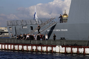 St. Petersburg / ***