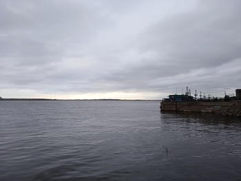 The River / ***