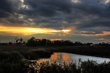 Herbst-Sonnenuntergang / ***