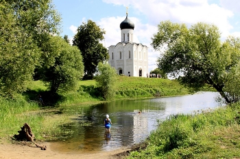 Kirche der Fürbitte auf dem Nerl / ***