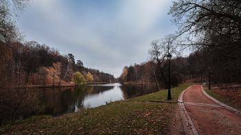 Im Herbst des Parks ... / ***