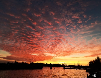 Sonnenuntergang auf der Elbe / ***