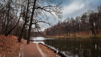 Im Herbst des Parks ... / ***