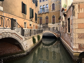 &nbsp; / ==========================