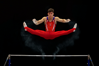 &nbsp; / Grätsche am Reck