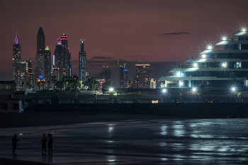 Jumeirah Beach On The Sunset / ***