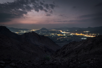 Night View Of Hatta / ***