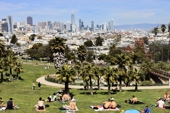 Mission Dolores Park in San Francisco / Mission Dolores Park in San Francisco