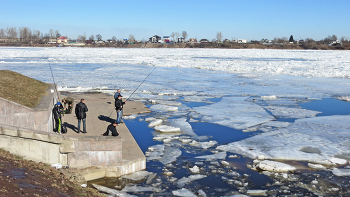 Eisgang auf der Newa / ***