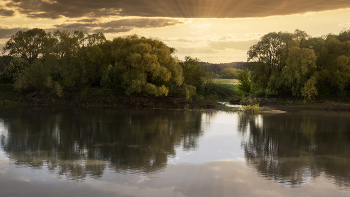 Sonnenuntergang auf dem Fluss Oka / ***